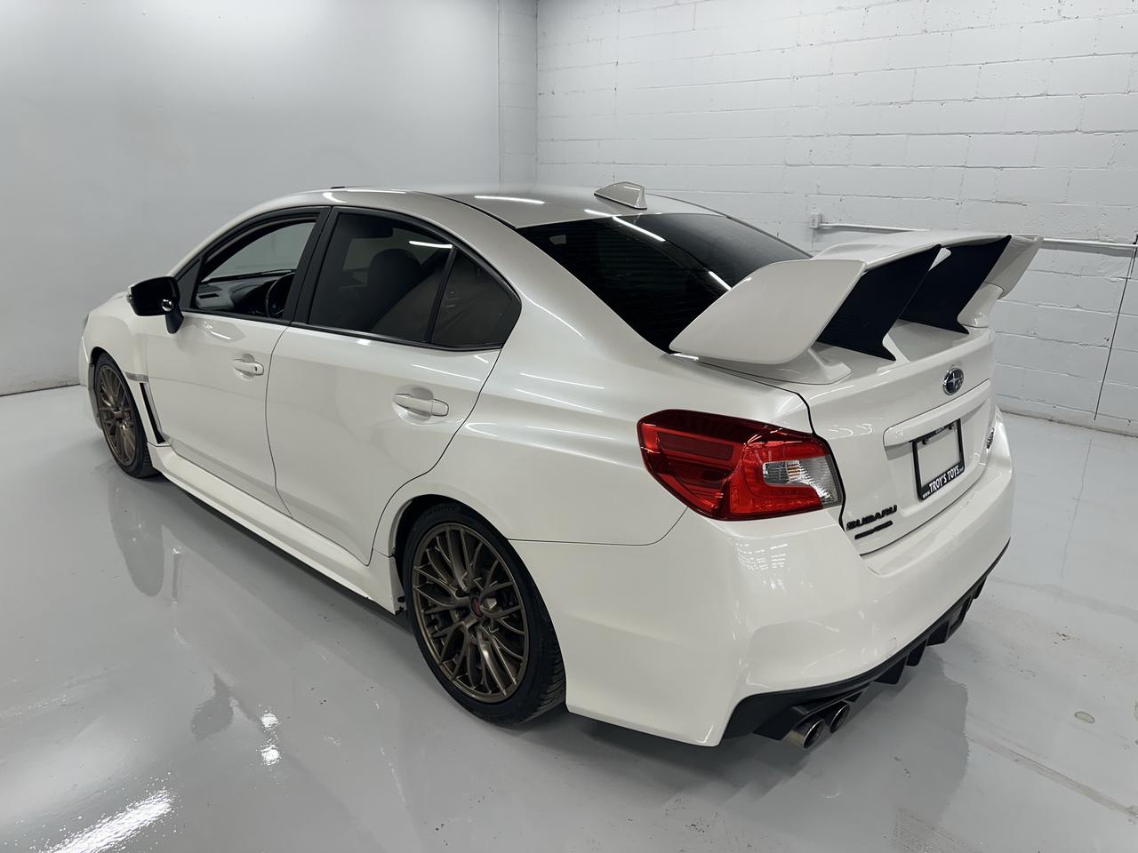 2015 Subaru WRX 4dr Sdn STI Man w/Sport Pkg Photo4