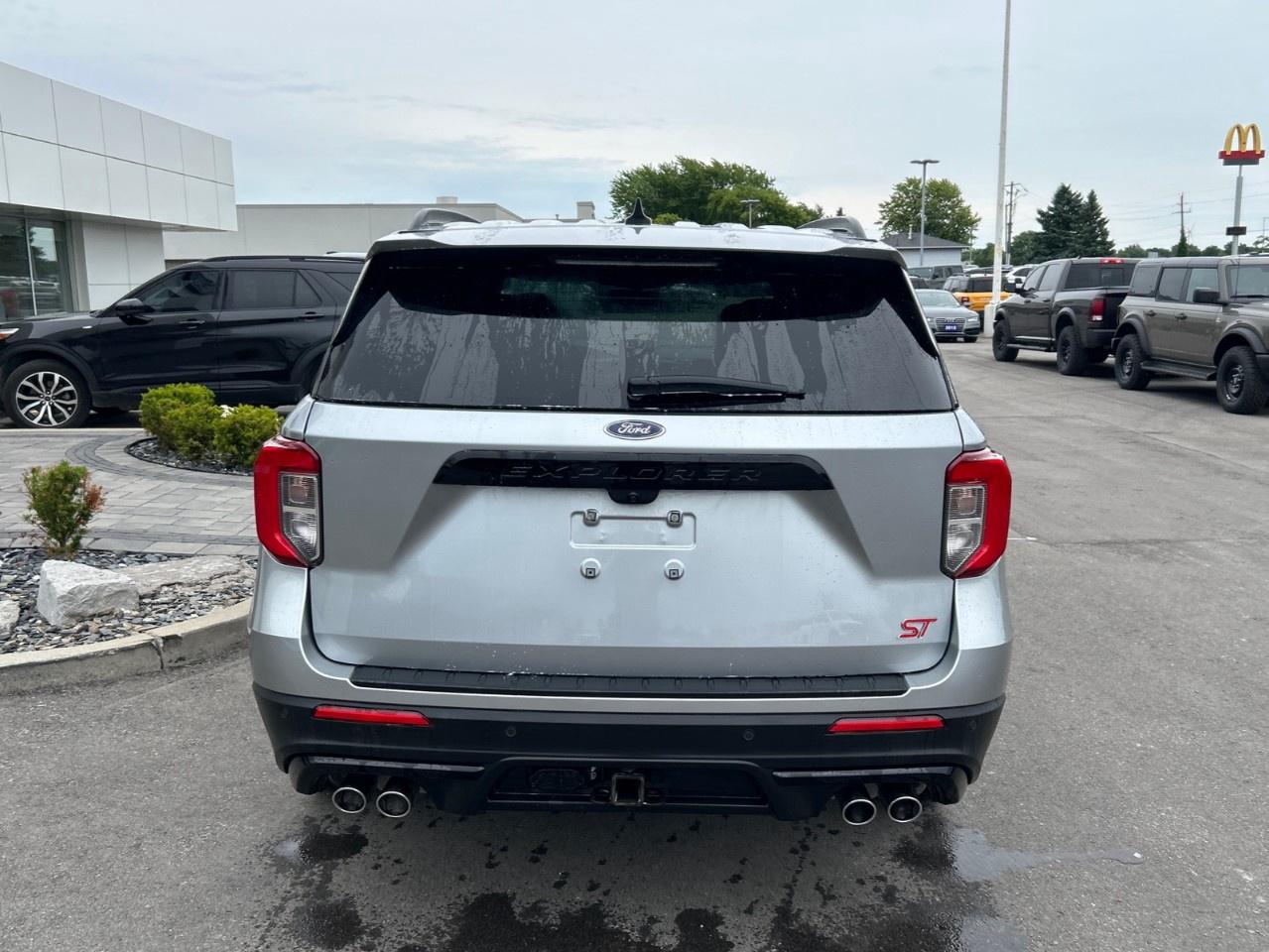 2024 Ford Explorer ST 4WD Photo2