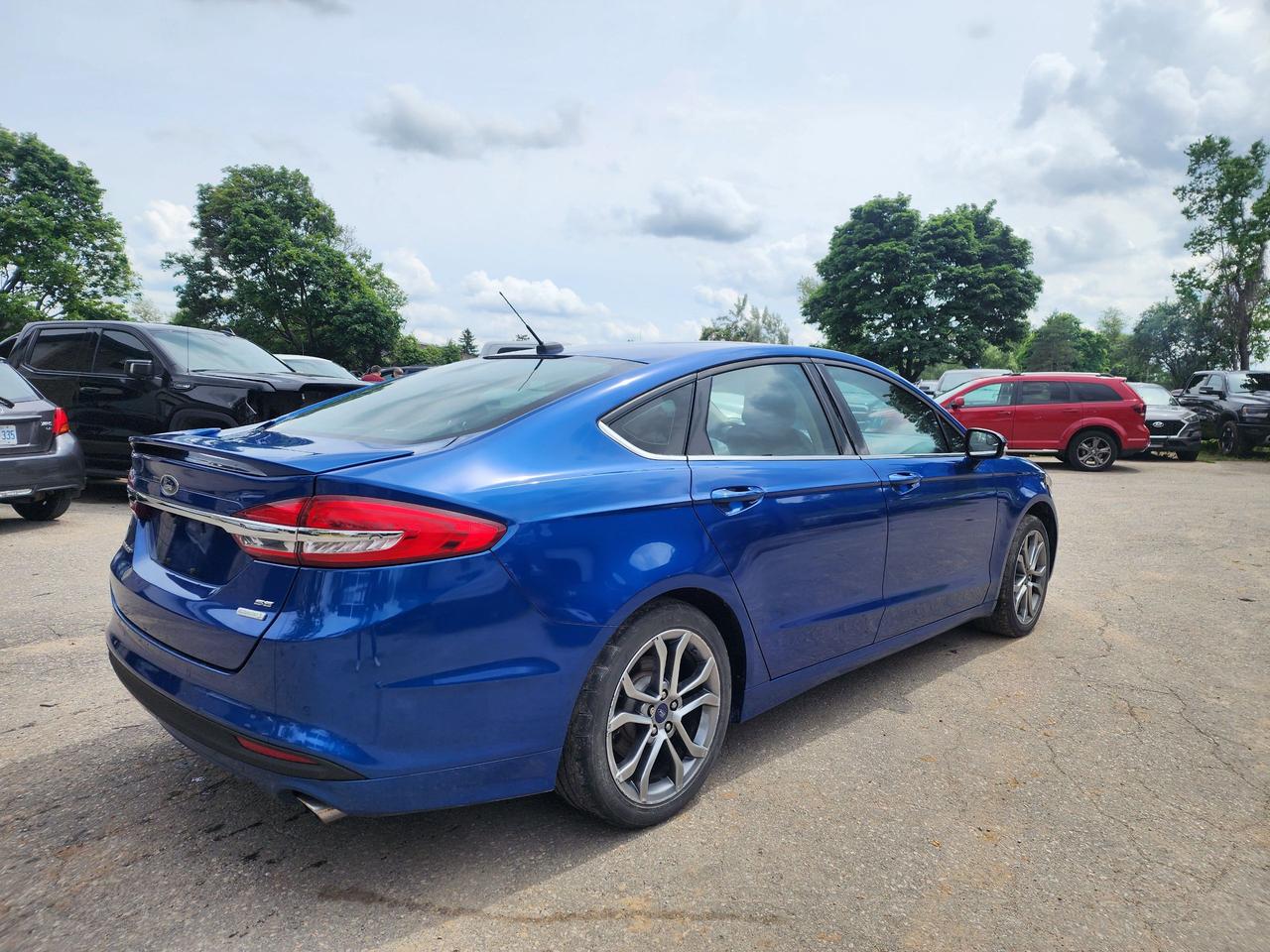 2017 Ford Fusion SE l Low KM l Clean Carfax l No Accidents Photo