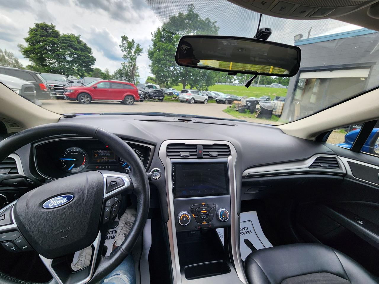 2017 Ford Fusion SE l Low KM l Clean Carfax l No Accidents Photo