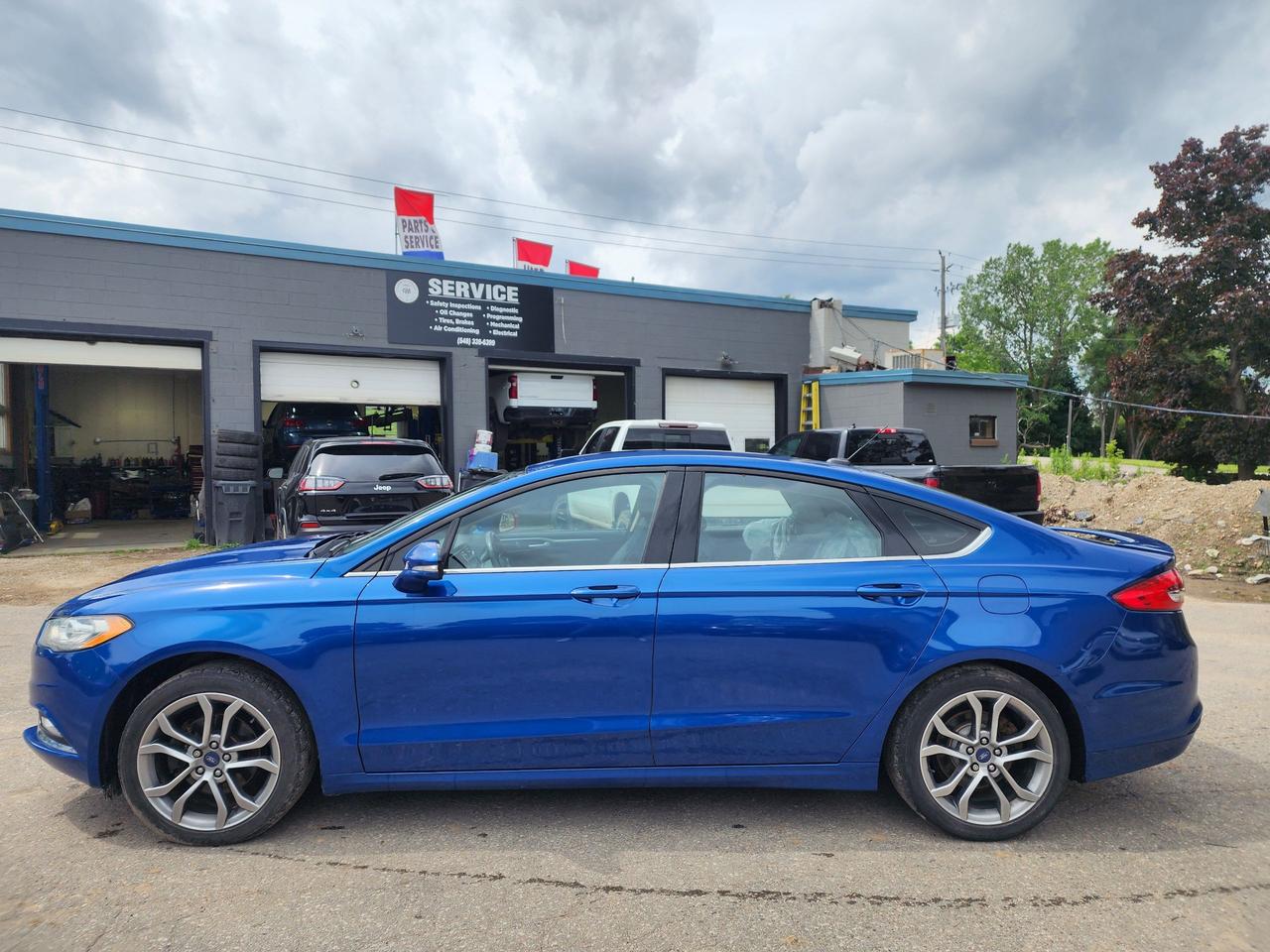 2017 Ford Fusion SE l Low KM l Clean Carfax l No Accidents Photo