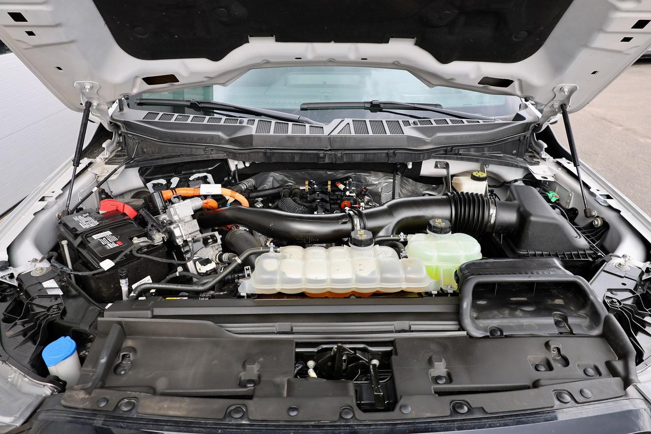 2024 Ford F-150 Lariat Crew Cab 3.5L PowerBoost Hybrid 4WD Photo