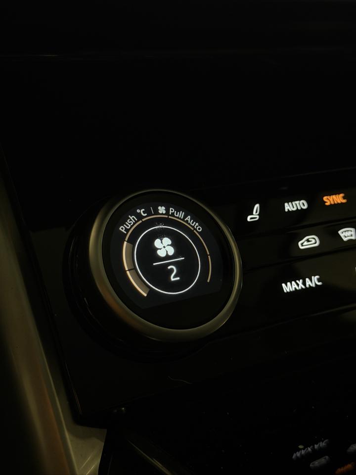 2023 Land Rover Range Rover SE | REAR WHEEL STEERING | CARPLAY| Photo