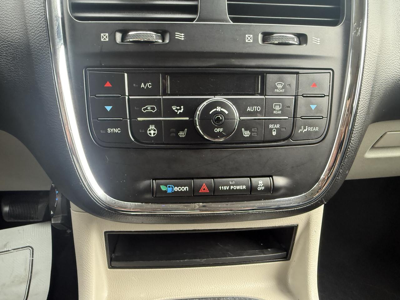 2017 Dodge Grand Caravan Crew Plus Photo