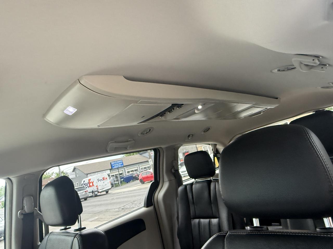 2017 Dodge Grand Caravan Crew Plus Photo