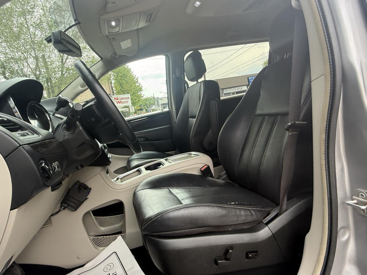 2017 Dodge Grand Caravan Crew Plus Photo