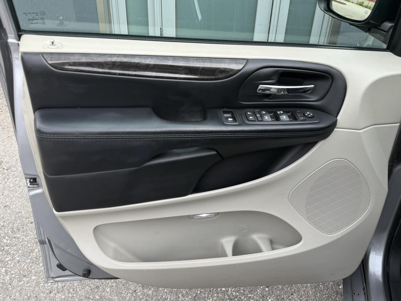 2017 Dodge Grand Caravan Crew Plus Photo