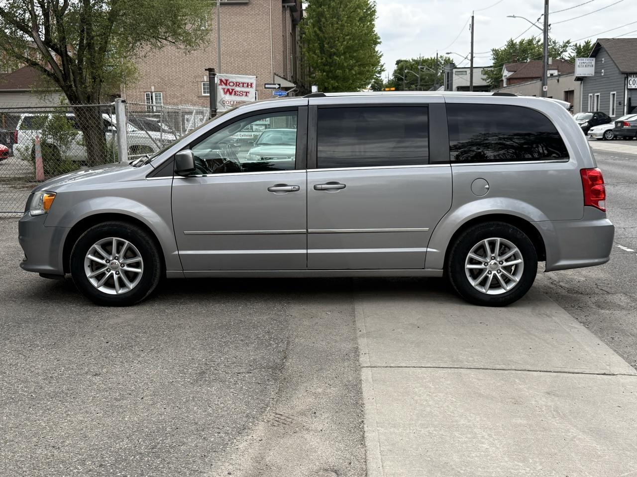 2017 Dodge Grand Caravan Crew Plus Photo