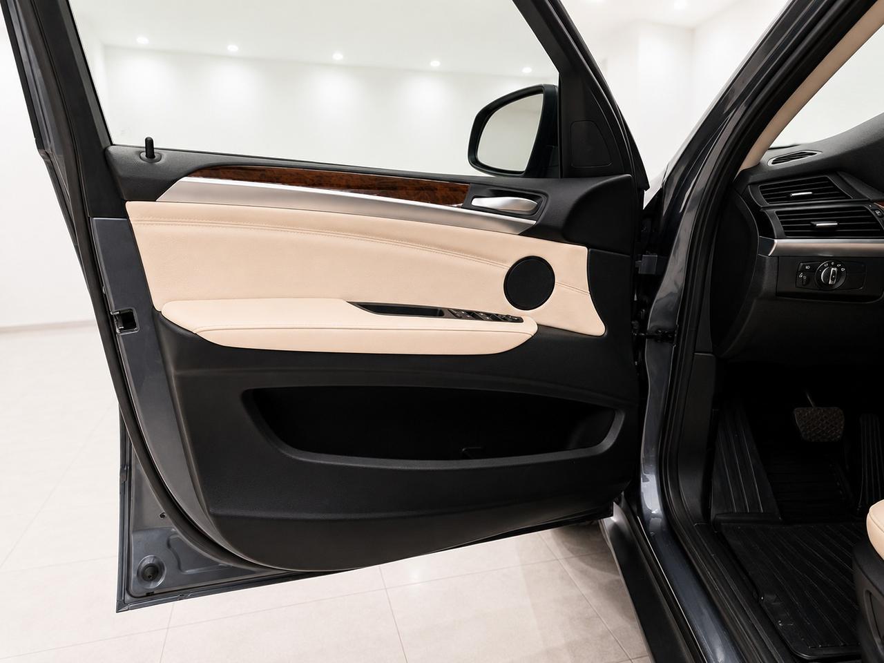 2011 BMW X5 35i Photo