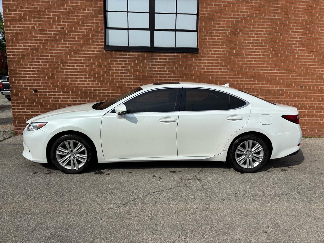 2013 Lexus ES 350 Navigation, Leather, Wood Trim 4dr Sdn Photo