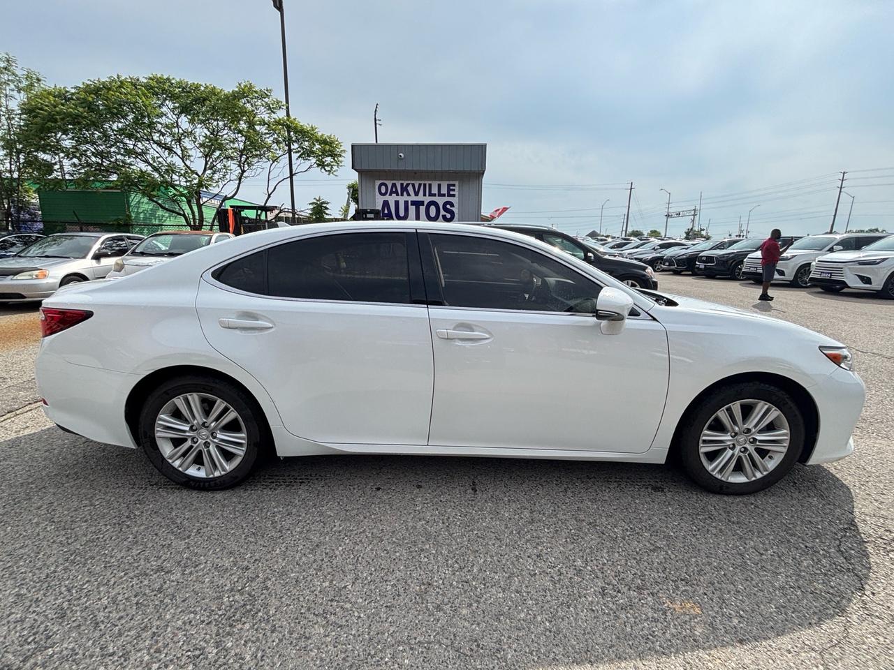 2013 Lexus ES 350 Navigation, Leather, Wood Trim 4dr Sdn Photo