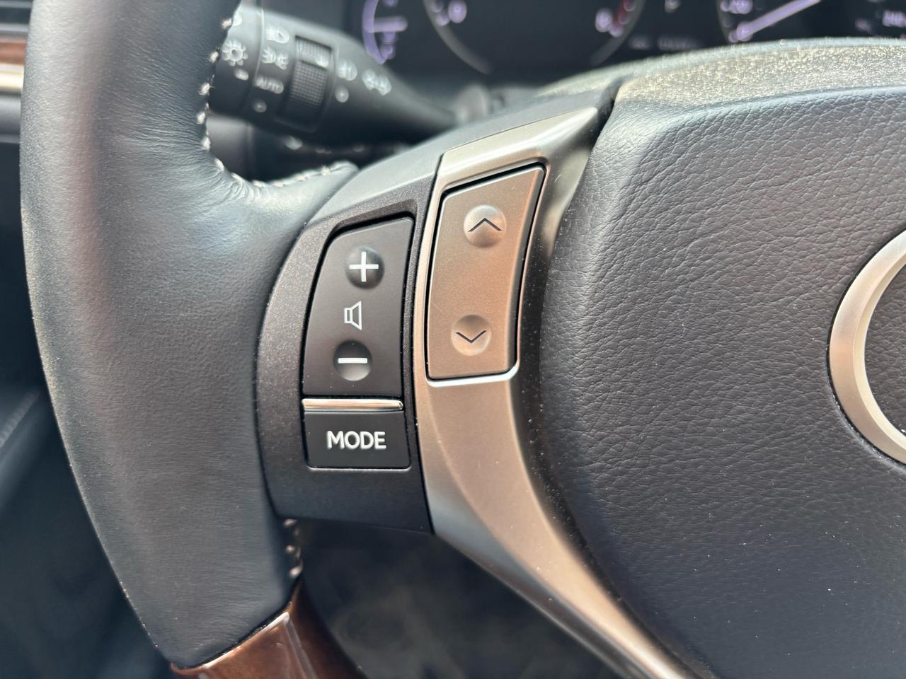 2013 Lexus ES 350 Navigation, Leather, Wood Trim 4dr Sdn Photo