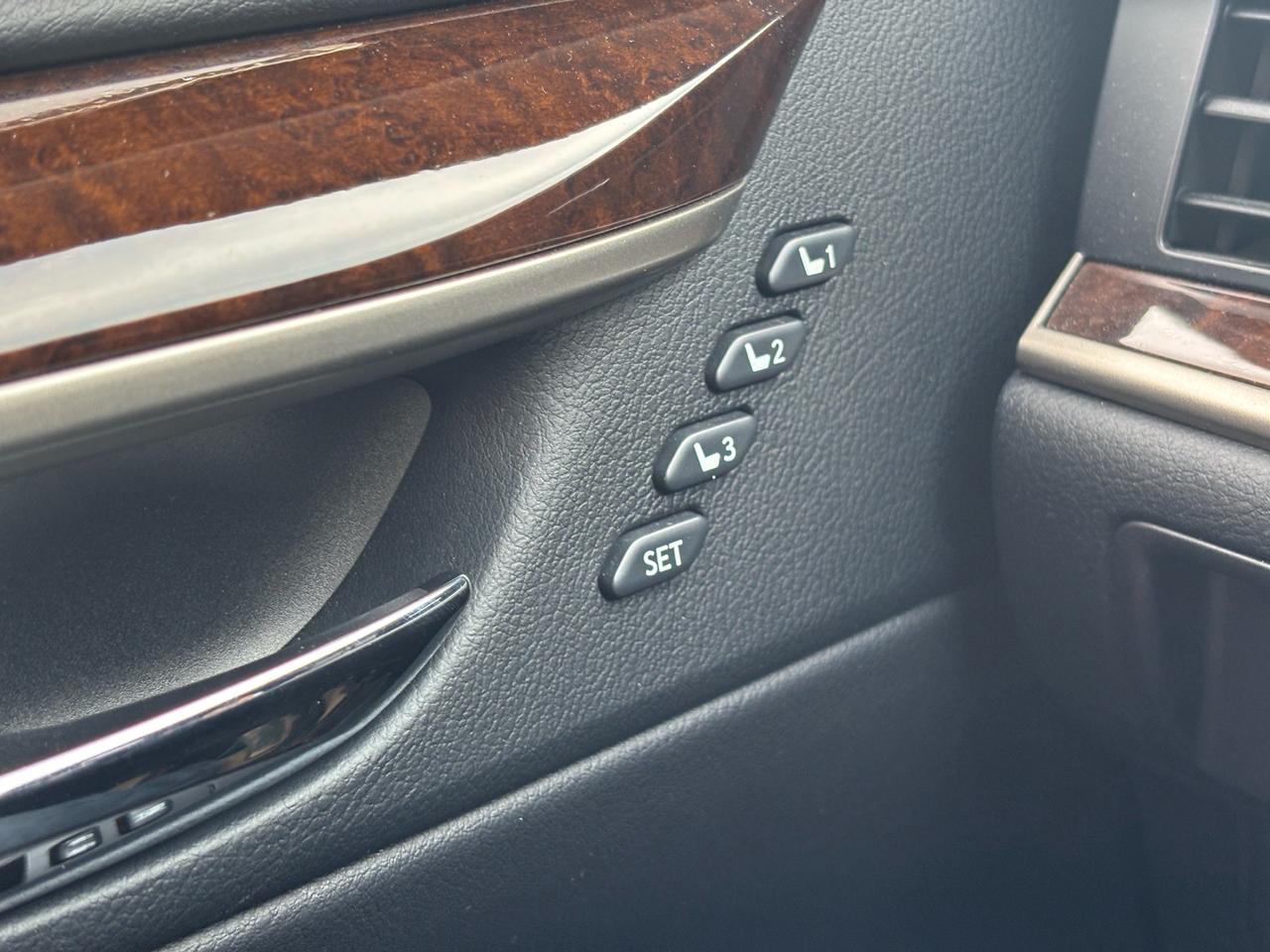2013 Lexus ES 350 Navigation, Leather, Wood Trim 4dr Sdn Photo