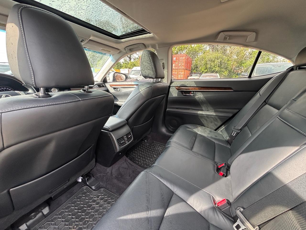 2013 Lexus ES 350 Navigation, Leather, Wood Trim 4dr Sdn Photo
