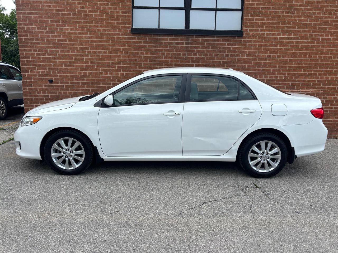 2010 Toyota Corolla 4DR SDN AUTO CE Photo2