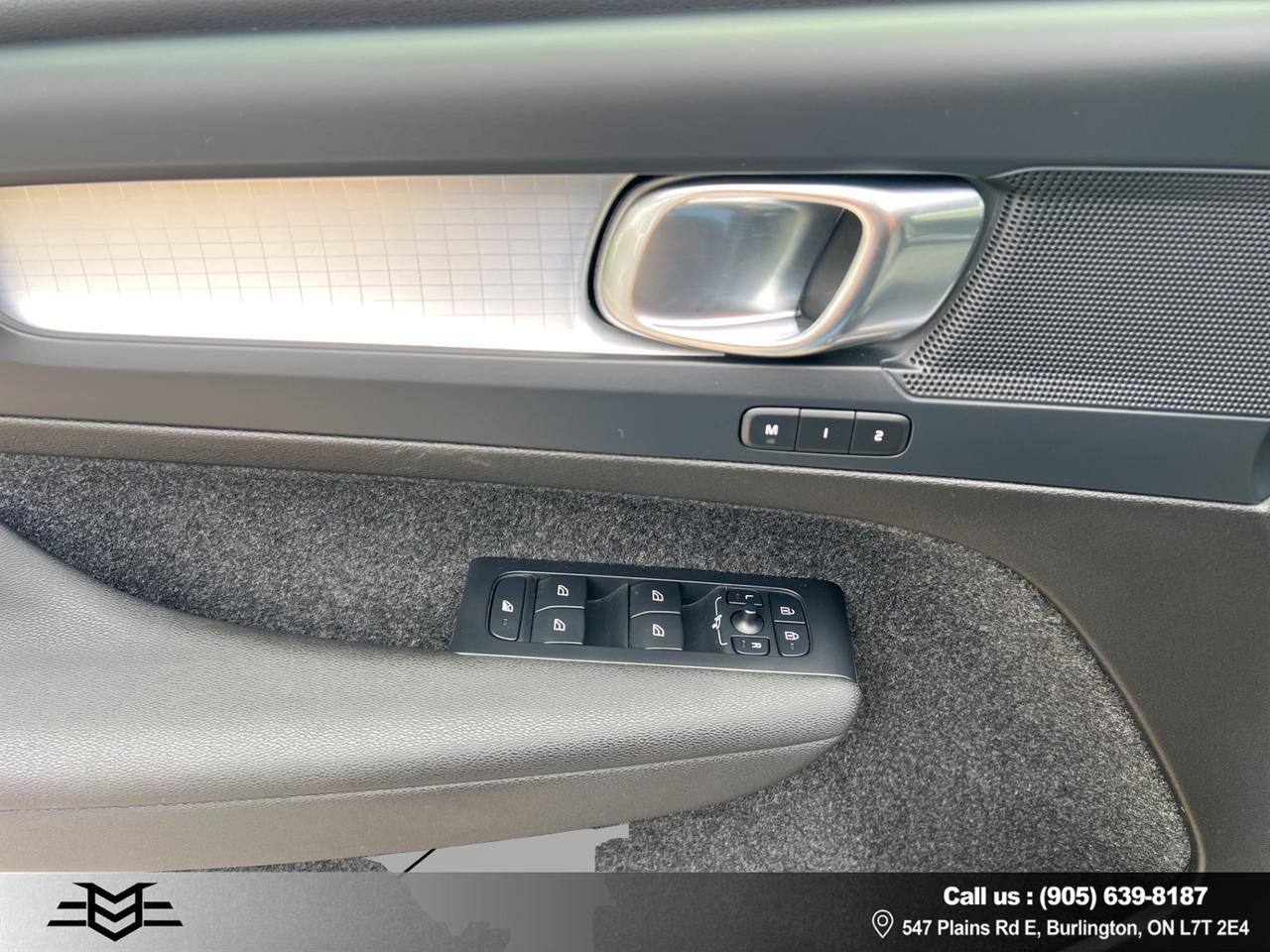 2023 Volvo XC40 B5 AWD CORE - Blind Spot Monitor - Reverse Camera !!! Photo