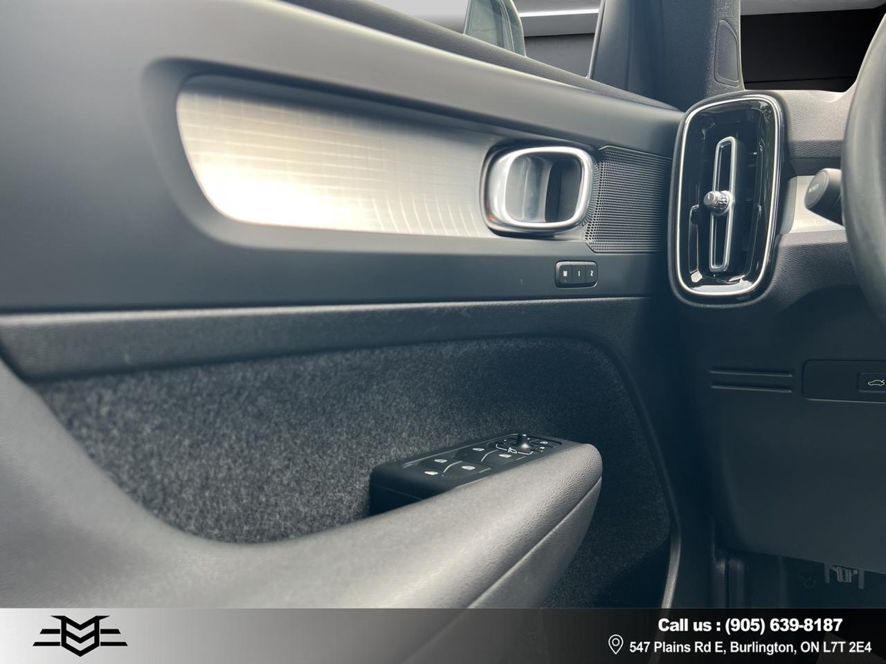 2023 Volvo XC40 B5 AWD CORE - Blind Spot Monitor - Reverse Camera !!! Photo