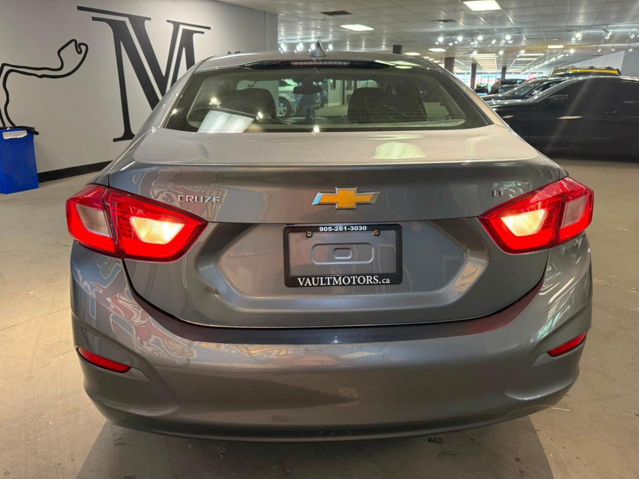 2018 Chevrolet Cruze 4dr Sdn 1.4L LT w/1SD Photo4