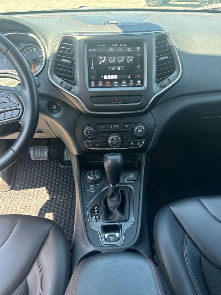 2020 Jeep Cherokee Trailhawk Photo