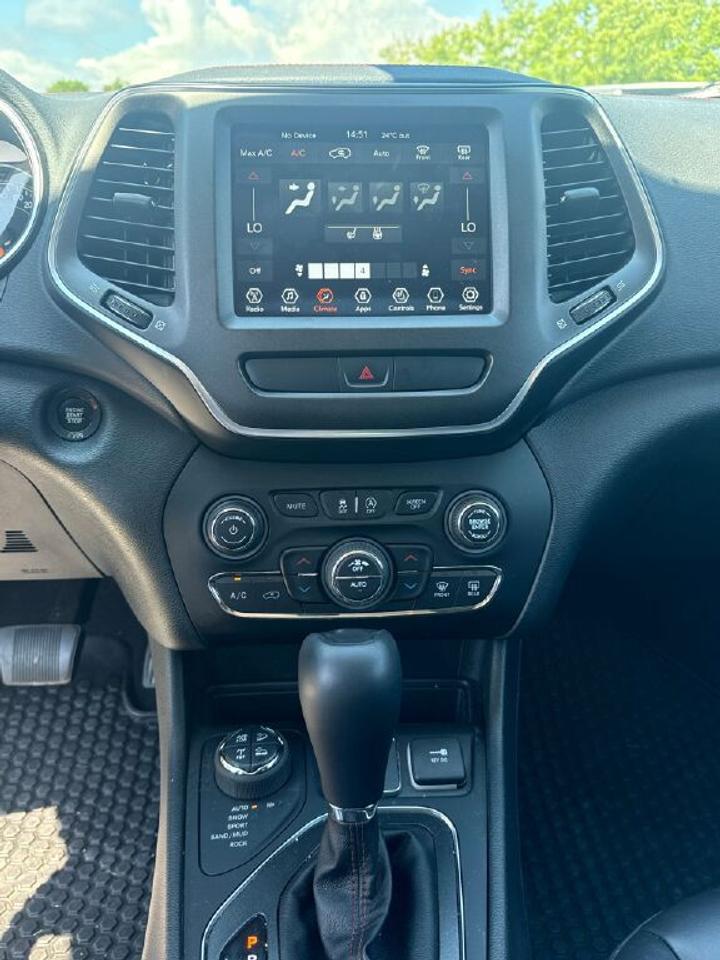2020 Jeep Cherokee Trailhawk Photo