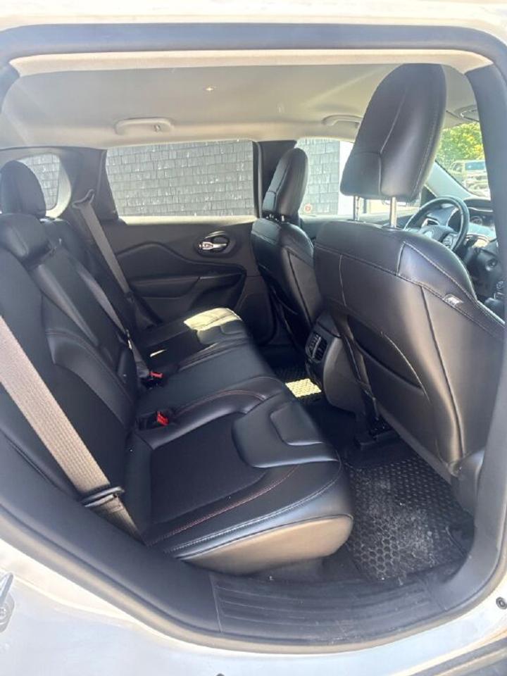 2020 Jeep Cherokee Trailhawk Photo