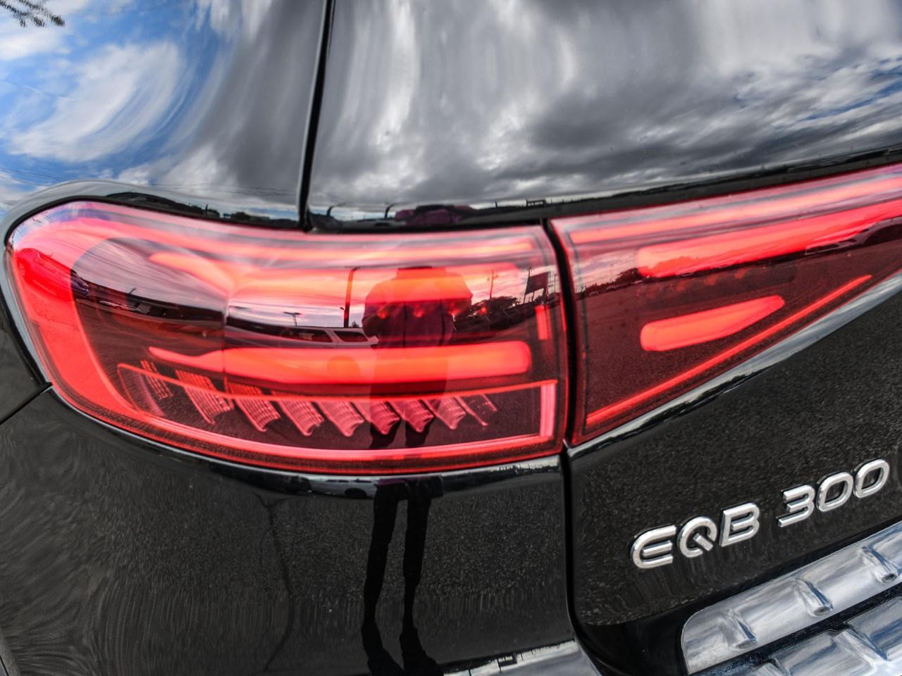 2025 Mercedes-Benz EQB EQB 300 4MATIC SUV Photo