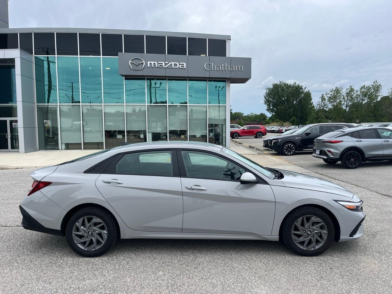 2025 Hyundai Elantra Preferred Lane Assist | Accident Free Photo3