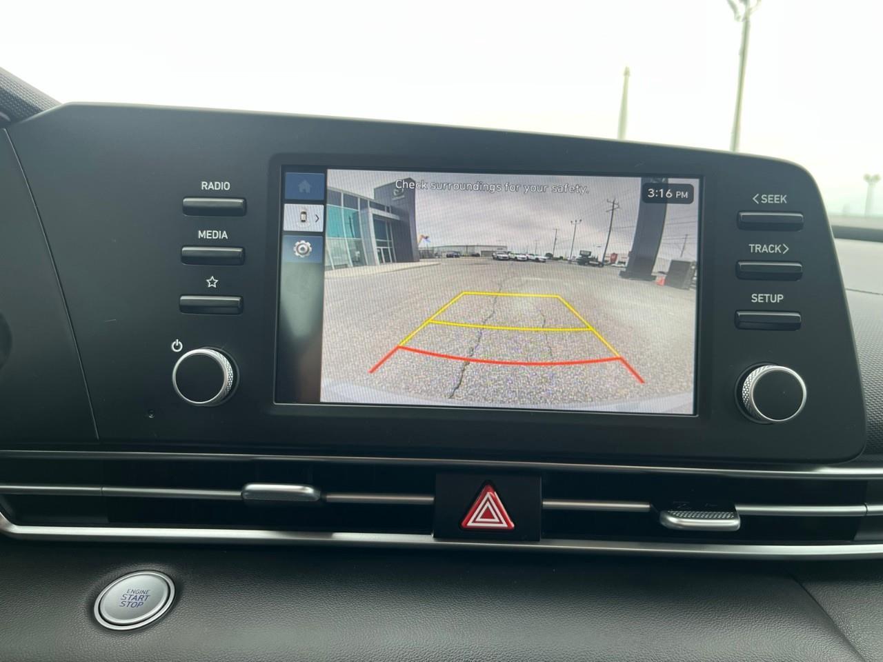 2025 Hyundai Elantra Preferred Lane Assist | Accident Free Photo