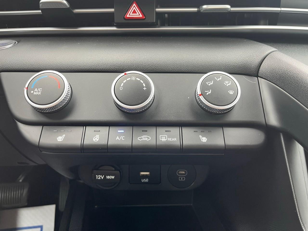 2025 Hyundai Elantra Preferred Lane Assist | Accident Free Photo