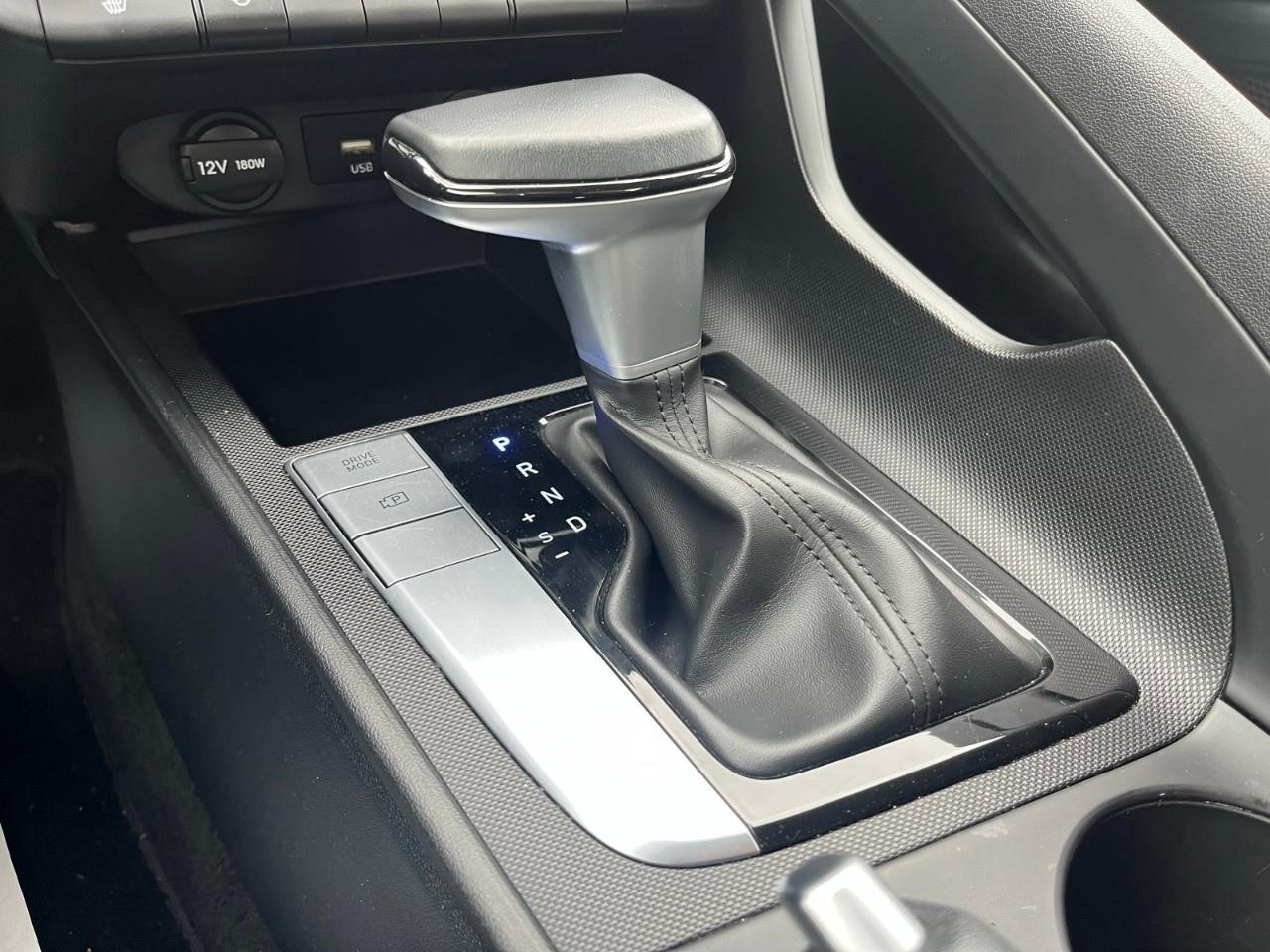 2025 Hyundai Elantra Preferred Lane Assist | Accident Free Photo