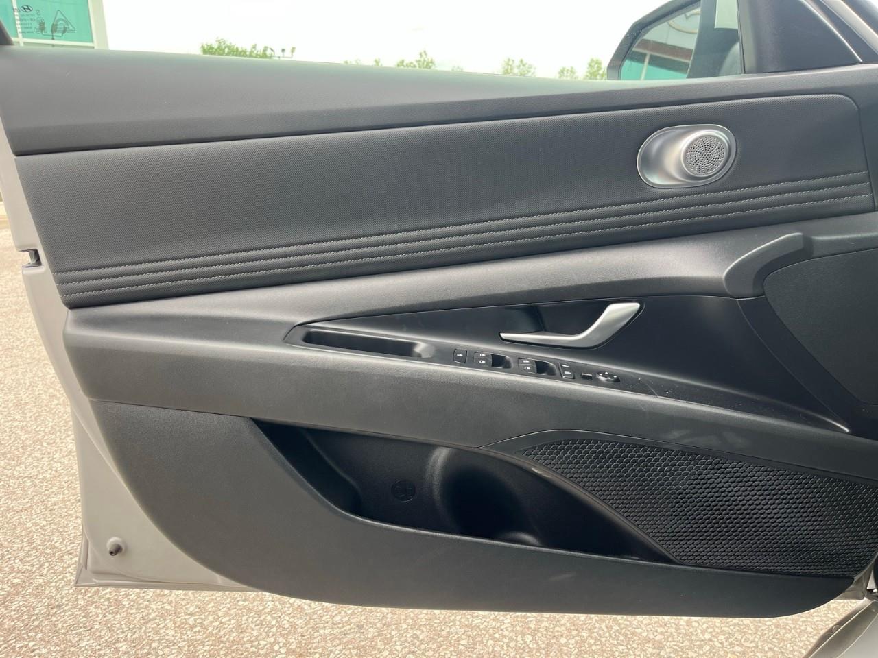 2025 Hyundai Elantra Preferred Lane Assist | Accident Free Photo