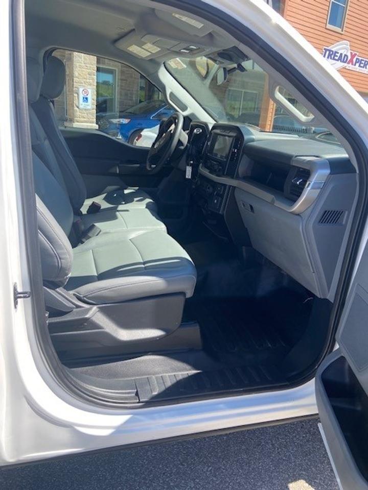 2022 Ford F-150 XL 4WD REG CAB 8' BOX Photo