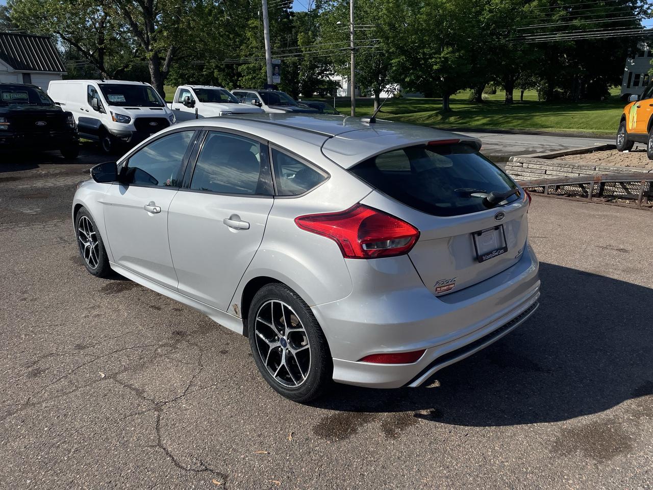 2015 Ford Focus SE Photo4