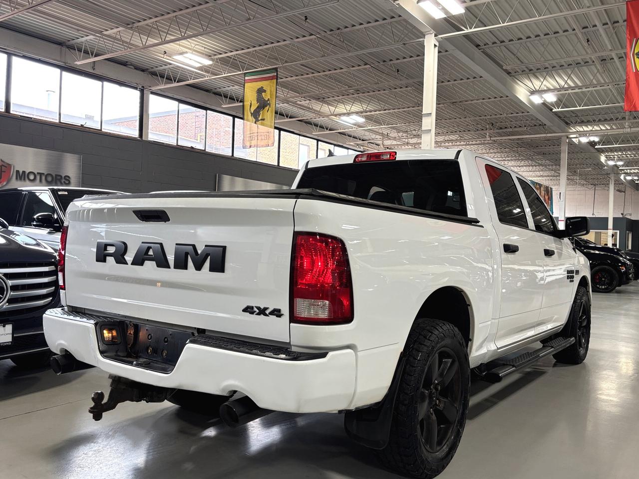 2020 RAM 1500 Classic Express|V8HEMI|4X4|CREWCAB|6SEATER|TONNEAUCOVER|+ Photo3