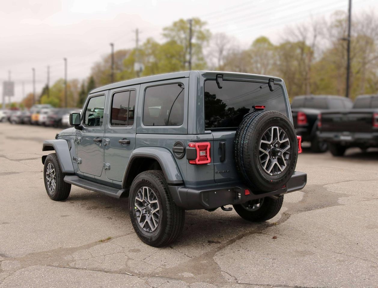 2026 Jeep Wrangler Sahara | SKY POWER TOP Photo