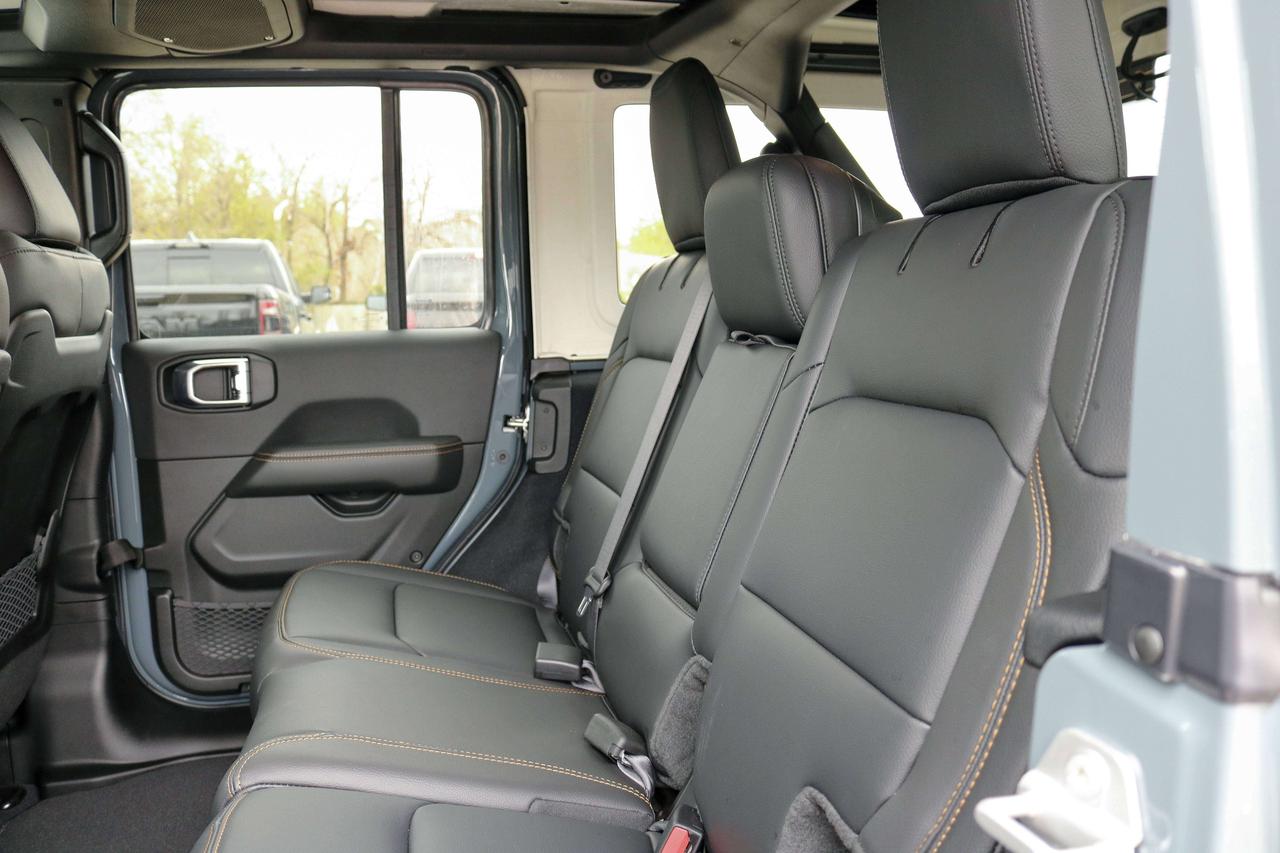 2026 Jeep Wrangler Sahara | SKY POWER TOP Photo