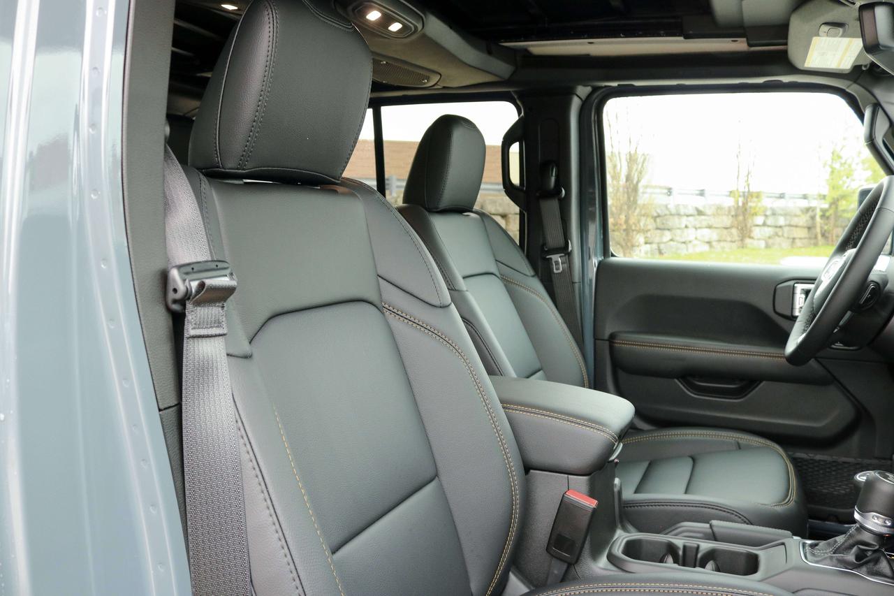 2026 Jeep Wrangler Sahara | SKY POWER TOP Photo