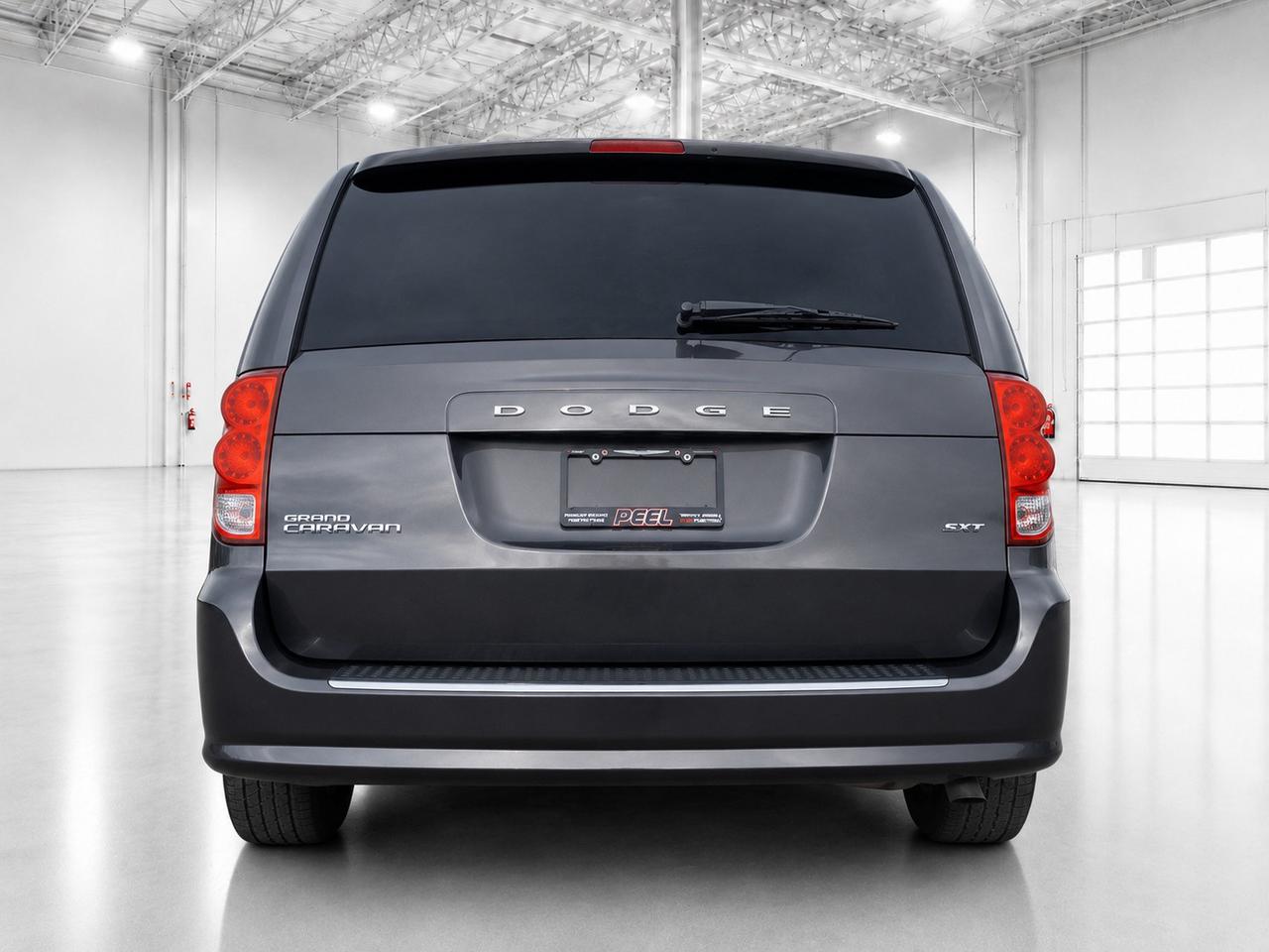 2015 Dodge Grand Caravan SXT | Stow n Go | Safety Certified | FWD Photo2