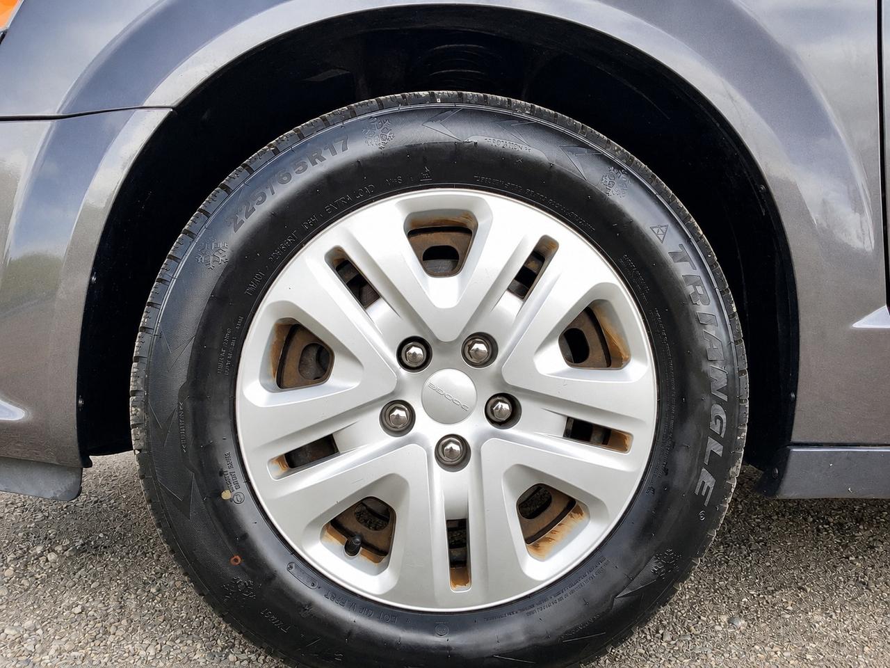 2015 Dodge Grand Caravan SXT | Stow n Go | Safety Certified | FWD Photo