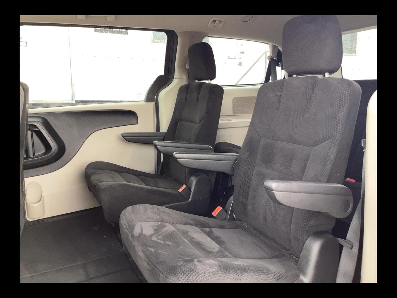 2015 Dodge Grand Caravan SXT | Stow n Go | Safety Certified | FWD Photo