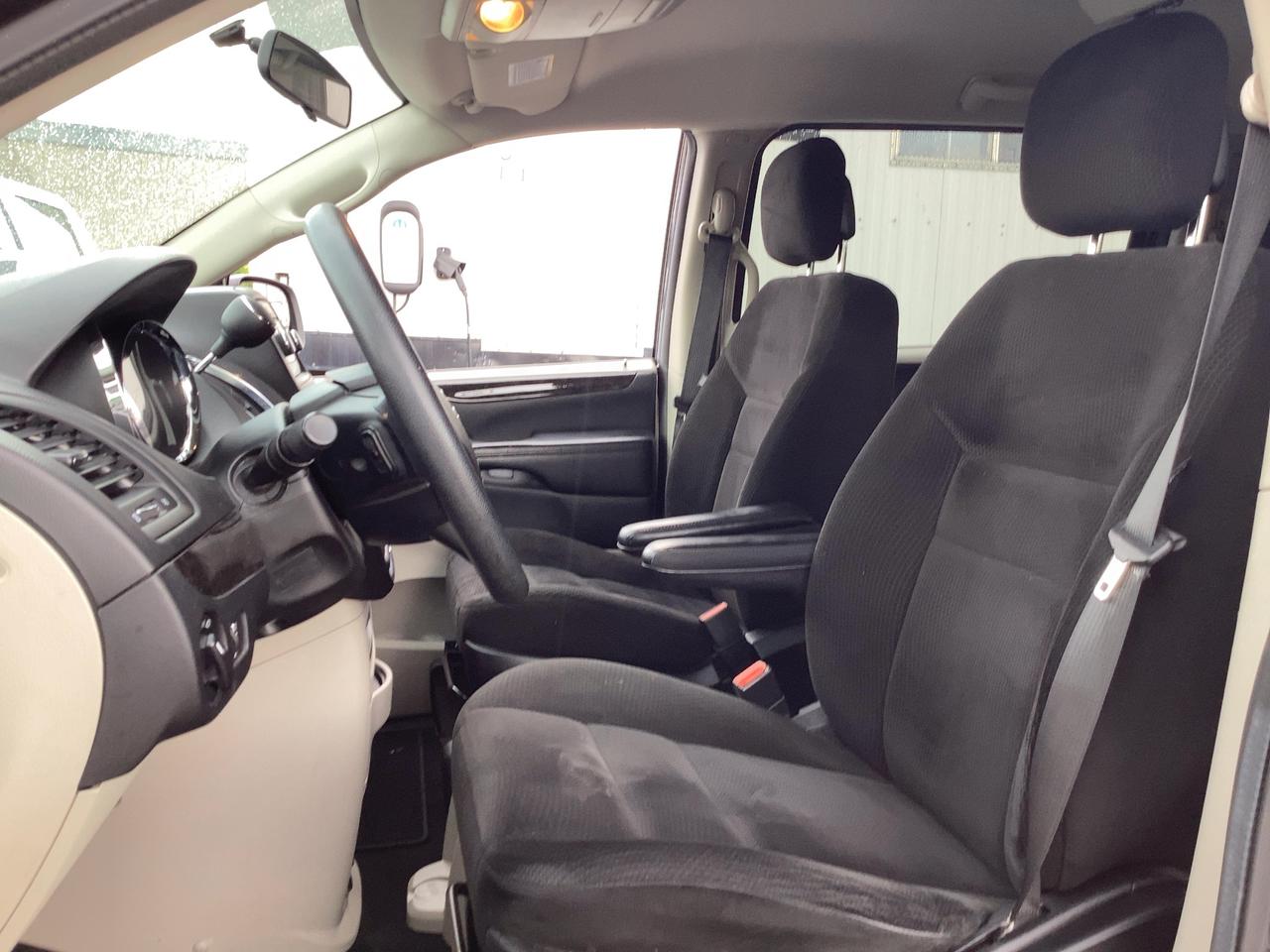2015 Dodge Grand Caravan SXT | Stow n Go | Safety Certified | FWD Photo