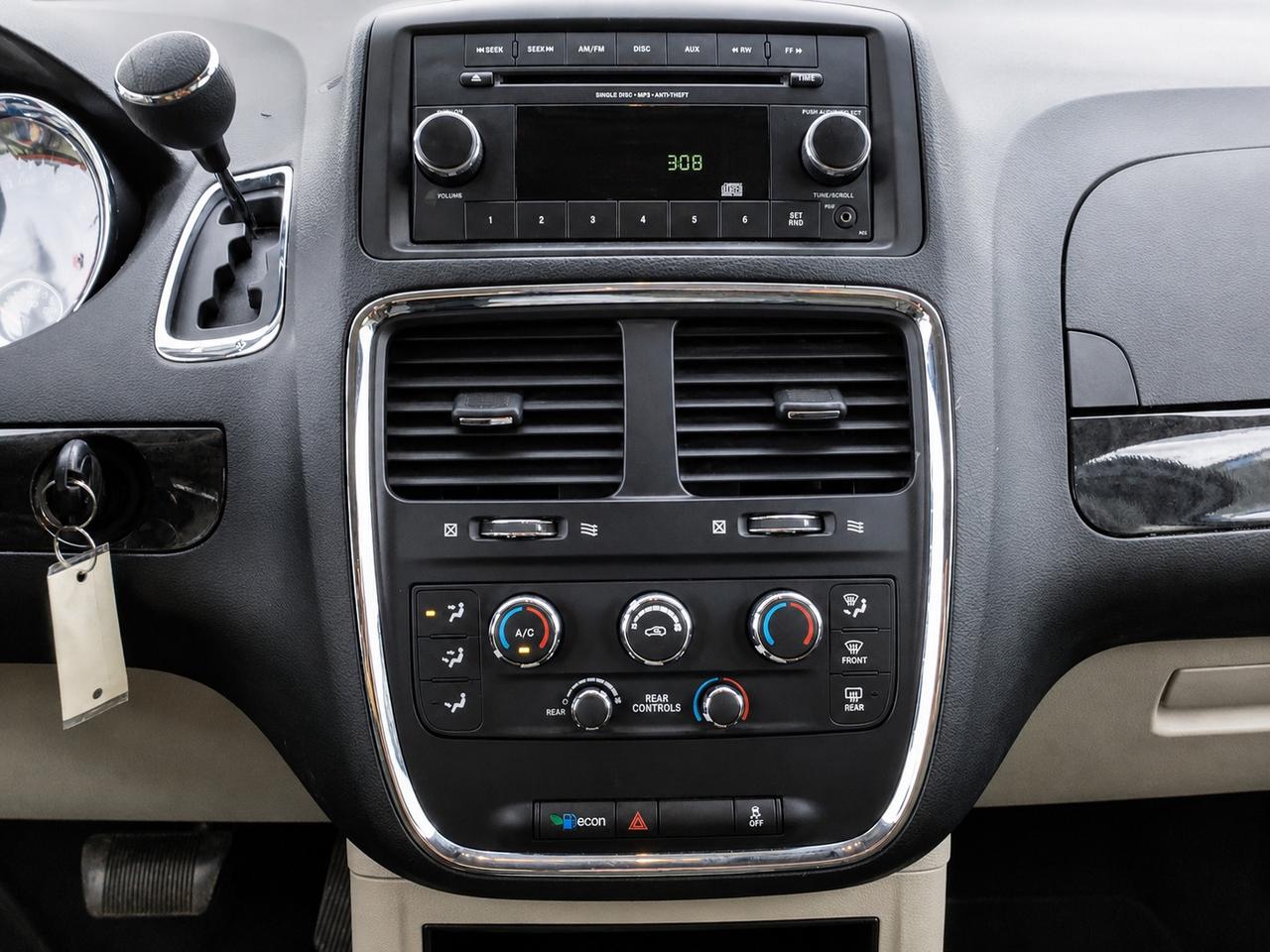 2015 Dodge Grand Caravan SXT | Stow n Go | Safety Certified | FWD Photo