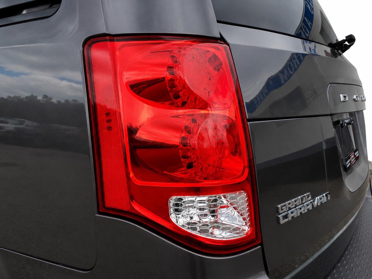 2015 Dodge Grand Caravan SXT | Stow n Go | Safety Certified | FWD Photo