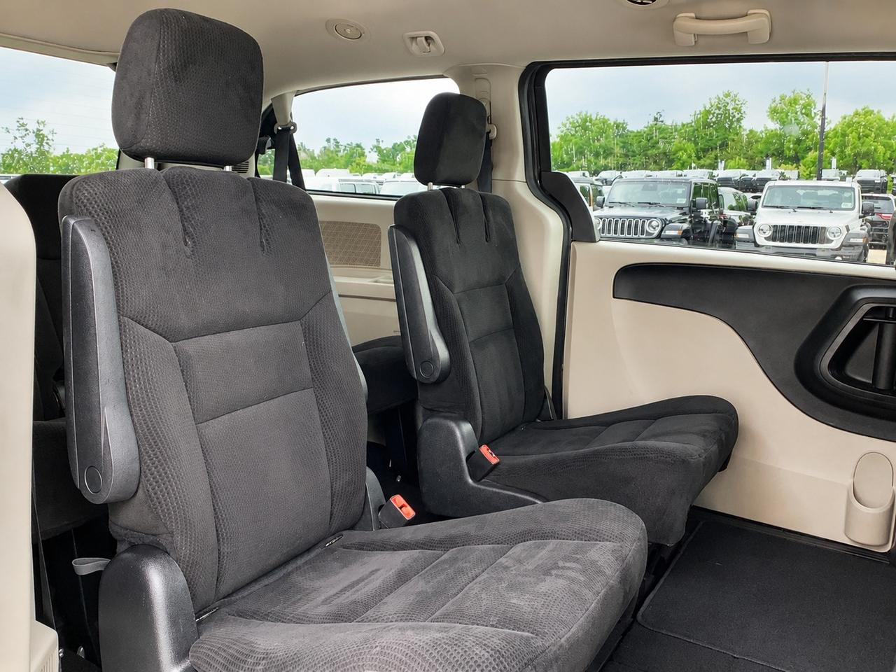 2015 Dodge Grand Caravan SXT | Stow n Go | Safety Certified | FWD Photo