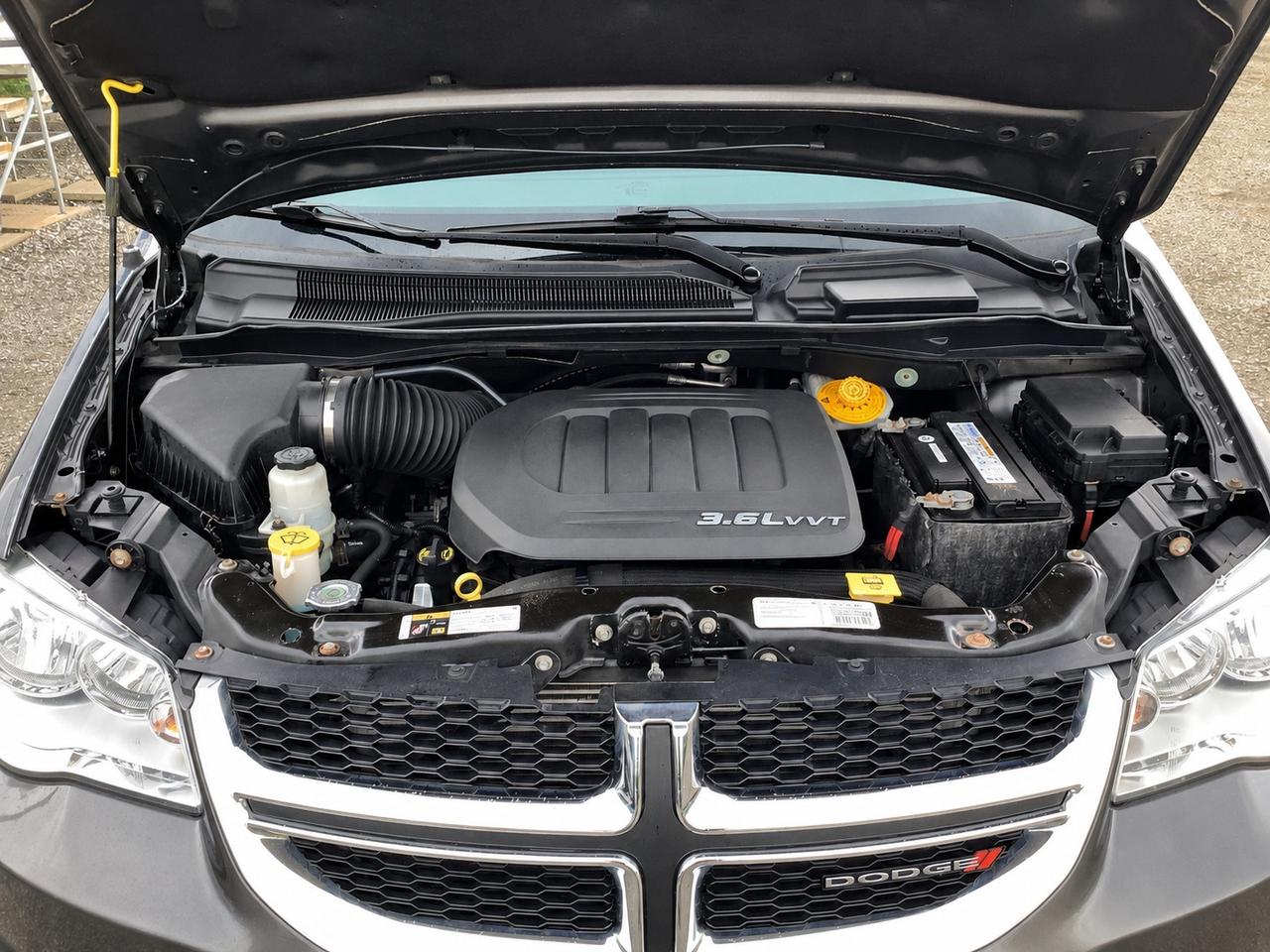 2015 Dodge Grand Caravan SXT | Stow n Go | Safety Certified | FWD Photo