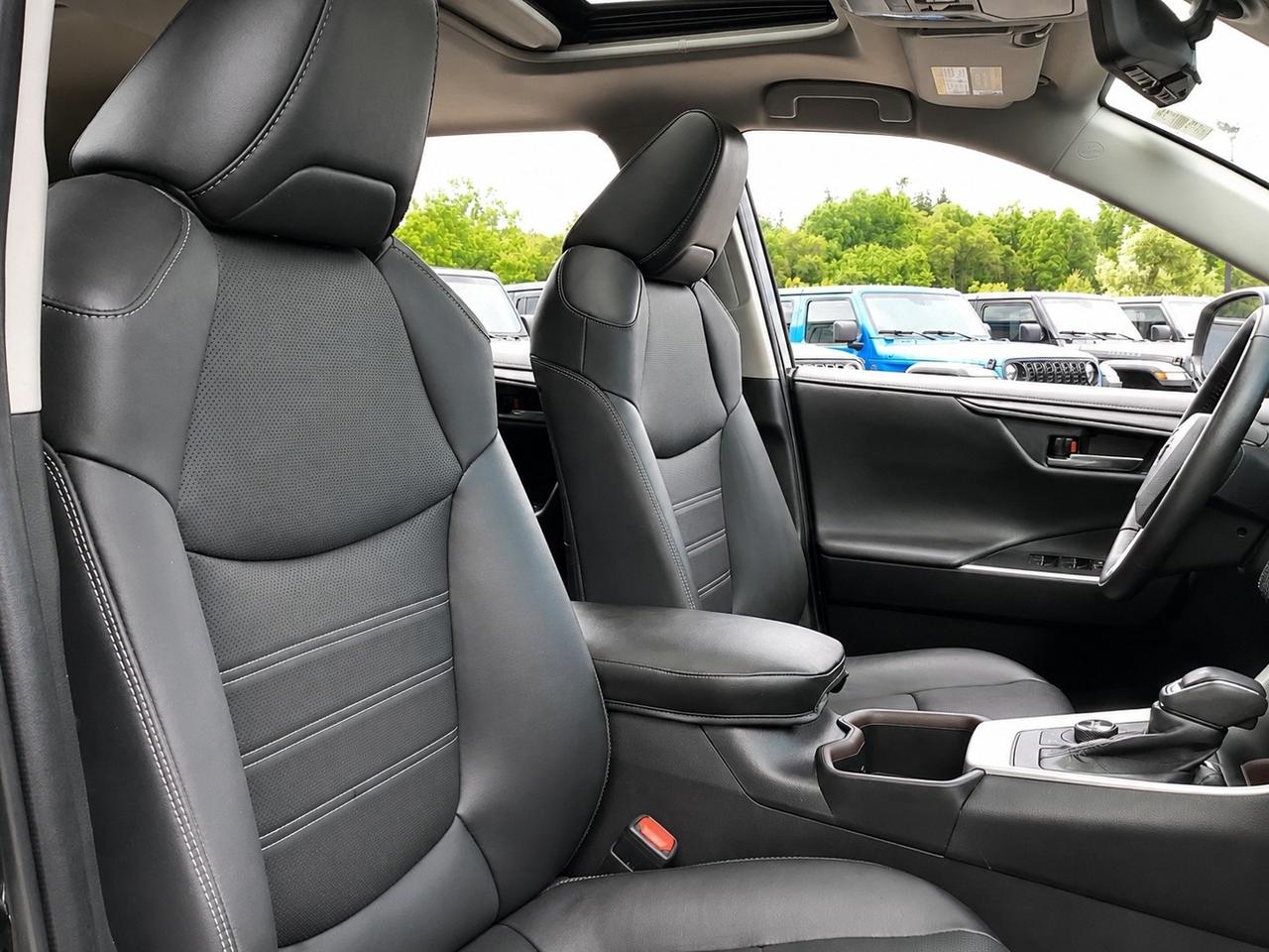 2022 Toyota RAV4 Limited | Vented Leather | JBL Audio | AWD Photo