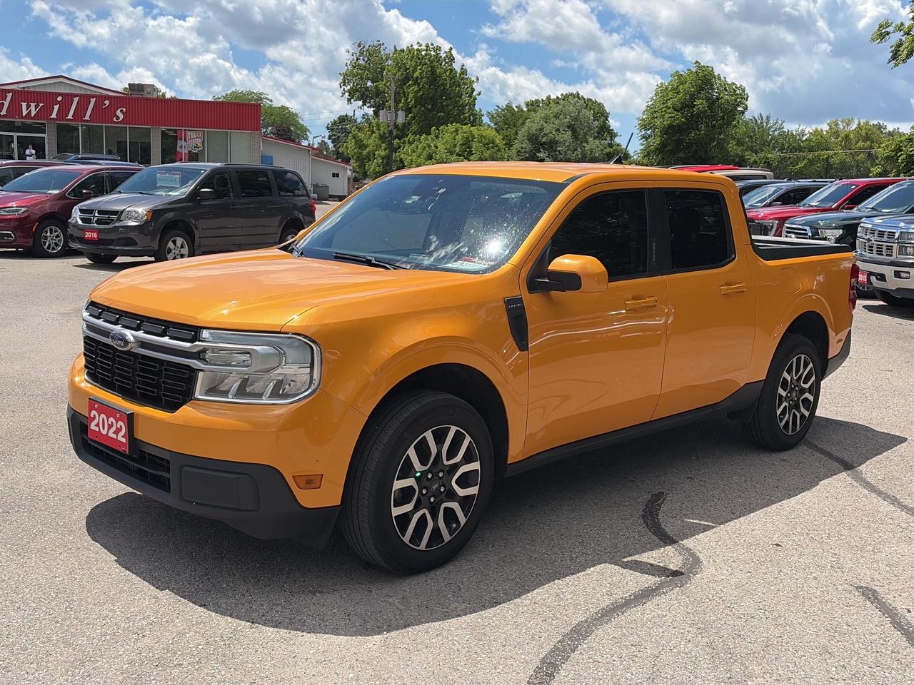 2022 Ford Maverick LARIAT, CLEAN CARFAX, BACK UP CAMERA! Photo
