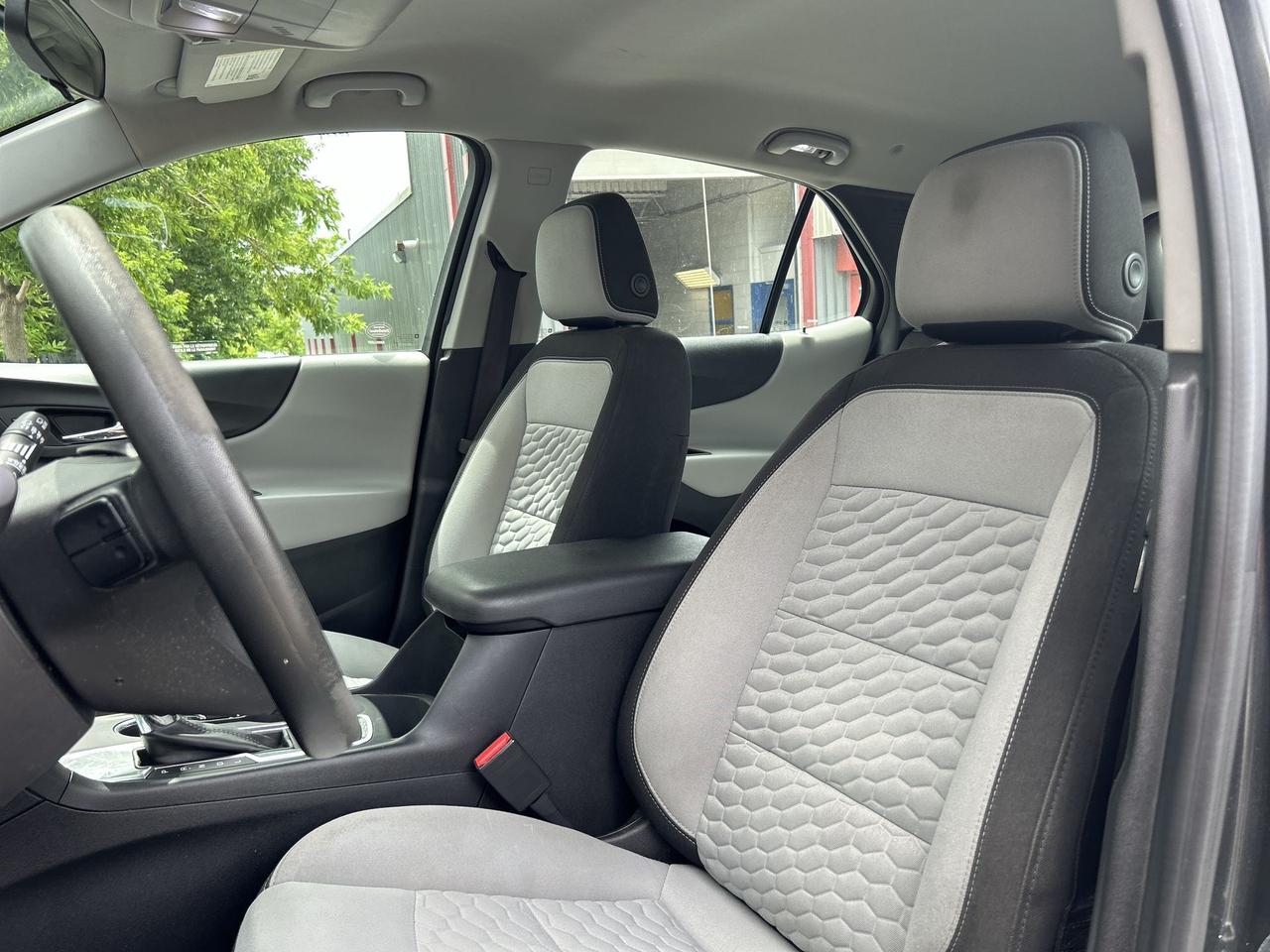 2018 Chevrolet Equinox FWD 4dr LS w-1LS Photo2