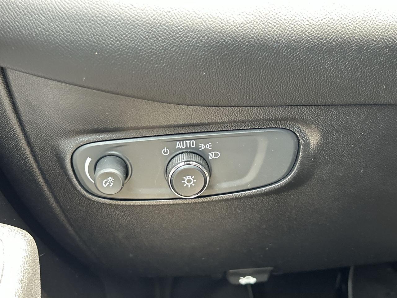 2018 Chevrolet Equinox FWD 4dr LS w-1LS Photo