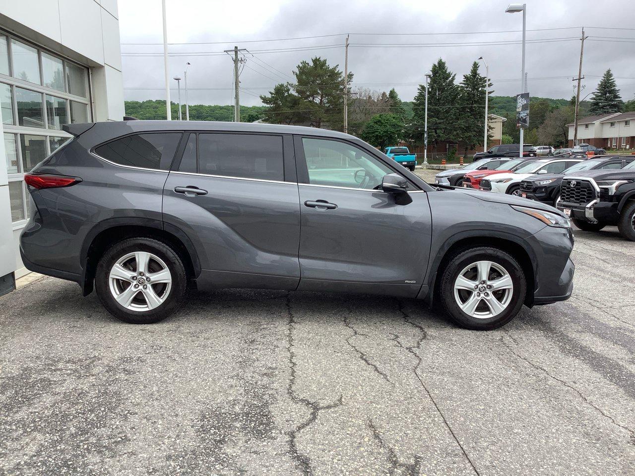 2023 Toyota Highlander HYBRID LE Photo